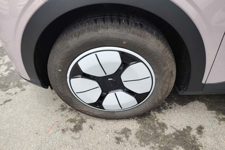 Used Geely Galaxy Geome 2026 Model 310km Youth Edition Left Front Wheel Hub