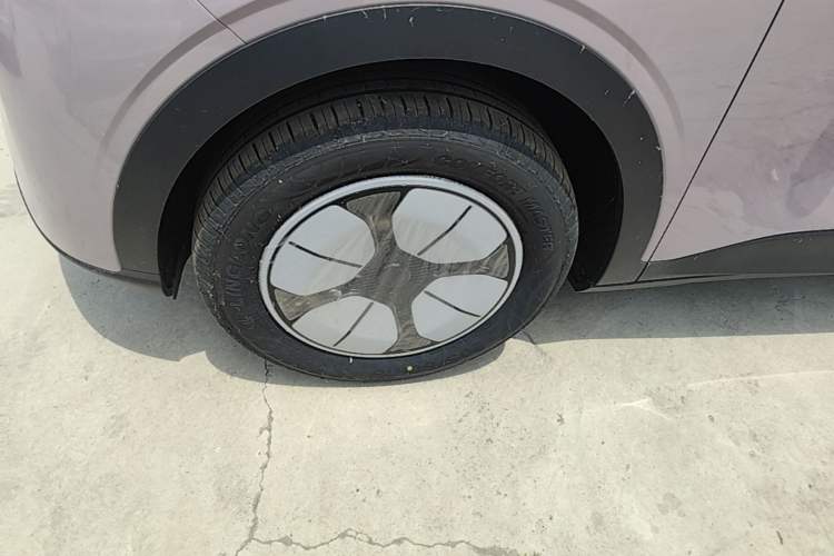 Used Geely Galaxy Geome 2026 Model 410km Carefree Edition Left Front Wheel Hub