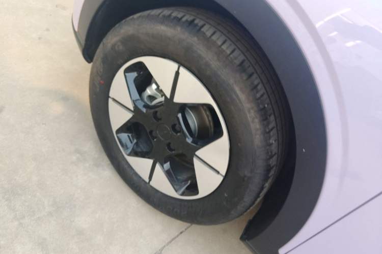 Used Geely Galaxy Geome 2026 Model 410km Exploration Edition Left Front Wheel Hub