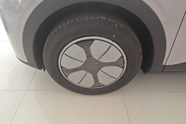 Used Geely Galaxy Geome 2026 Model 310km Youth Edition Left Front Wheel Hub