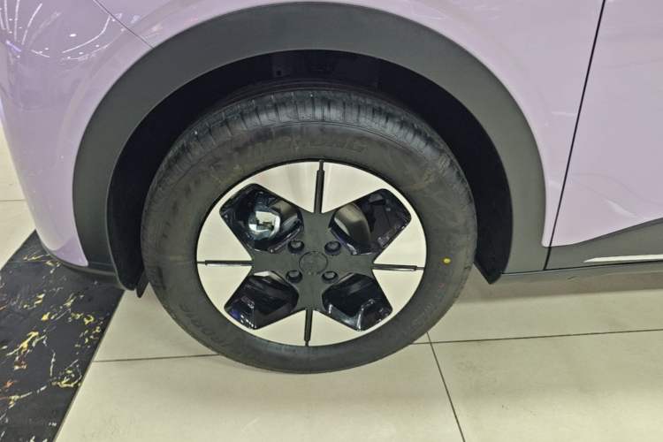 Used Geely Galaxy Geome 2026 Model 410km Exploration Edition Left Front Wheel Hub