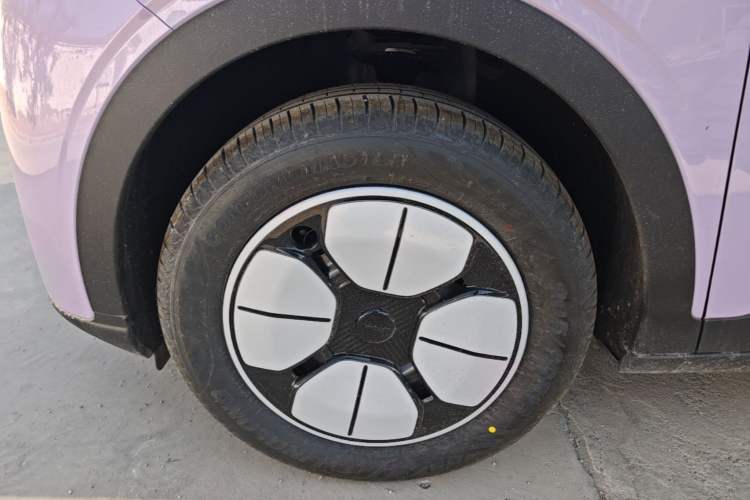 Used Geely Galaxy Geome 2026 Model 310km Youth Edition Left Front Wheel Hub