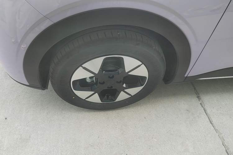 Used Geely Galaxy Geome 2026 Model 410km Exploration Edition Left Front Wheel Hub