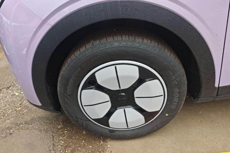 Used Geely Galaxy Geome 2026 Model 310km Youth Edition Left Front Wheel Hub