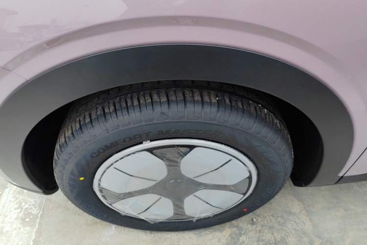 Used Geely Galaxy Geome 2026 Model 310km Youth Edition Left Front Wheel Hub