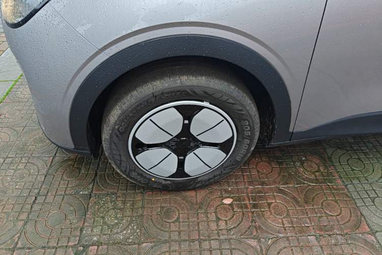 Used Geely Galaxy Geome 2026 Model 310km Youth Edition Left Front Wheel Hub