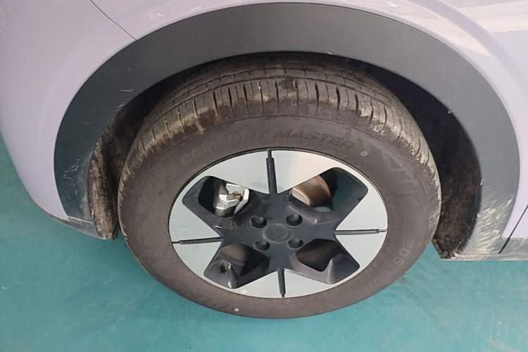 Used Geely Galaxy Geome 2026 Model 410km Exploration Edition Left Front Wheel Hub