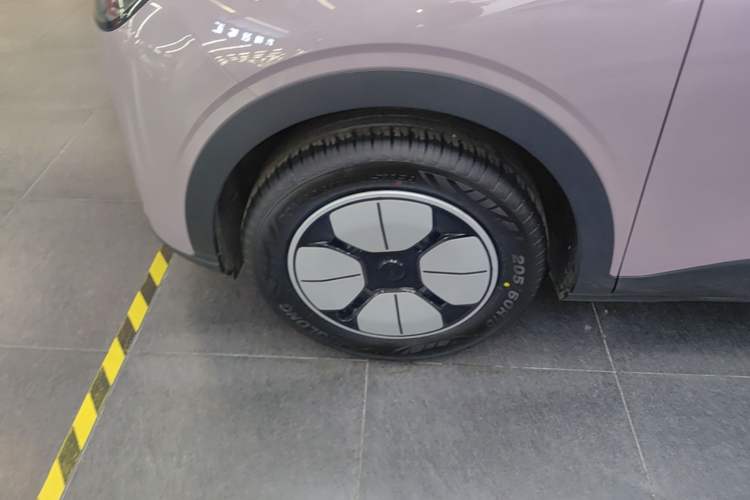 Used Geely Galaxy Geome 2026 Model 410km Freedom Edition Left Front Wheel Hub