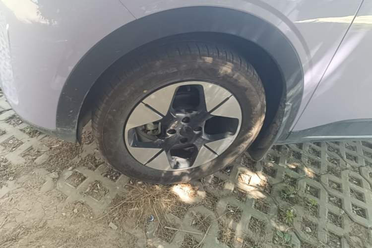 Used Geely Galaxy Geome 2026 Model 410km Exploration Edition Left Front Wheel Hub