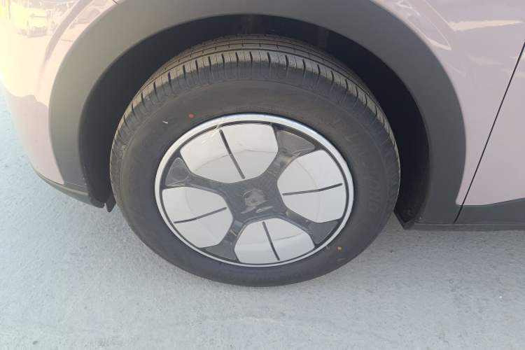 Used Geely Galaxy Geome 2026 Model 310km Youth Edition Left Front Wheel Hub