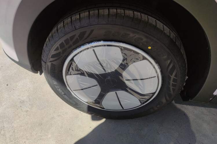 Used Geely Galaxy Geome 2026 Model 410km Carefree Edition Left Front Wheel Hub