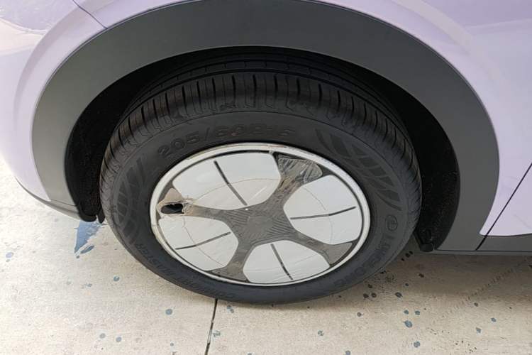Used Geely Galaxy Geome 2026 Model 410km Carefree Edition Left Front Wheel Hub