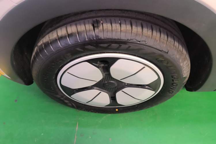 Used Geely Galaxy Geome 2026 Model 410km Freedom Edition Left Front Wheel Hub