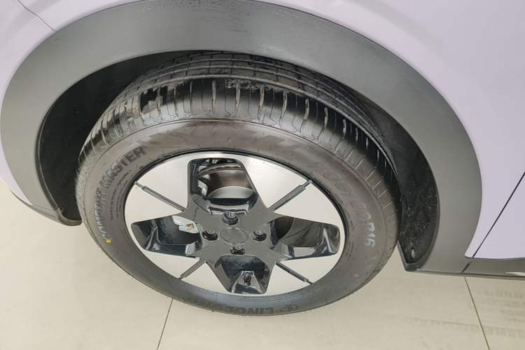 Used Geely Galaxy Geome 2026 Model 410km Exploration Edition Left Front Wheel Hub