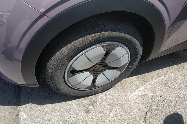 Used Geely Galaxy Geome 2026 Model 310km Youth Edition Left Front Wheel Hub