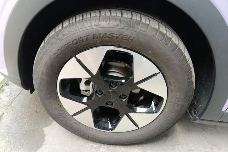 Used Geely Galaxy Geome 2026 Model 410km Exploration Edition Left Front Wheel Hub