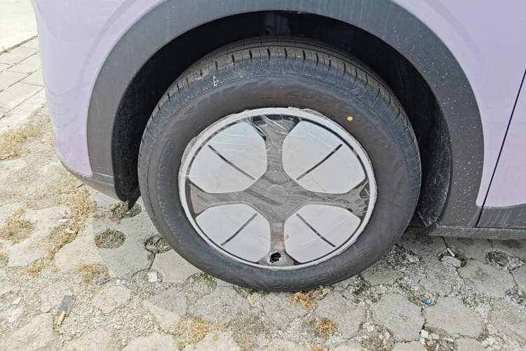 Used Geely Galaxy Geome 2026 Model 410km Carefree Edition Left Front Wheel Hub