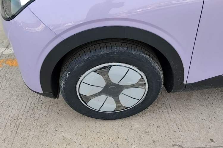 Used Geely Galaxy Geome 2026 Model 310km Youth Edition Left Front Wheel Hub