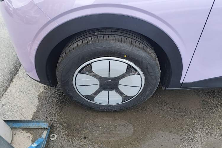Used Geely Galaxy Geome 2026 Model 310km Youth Edition Left Front Wheel Hub