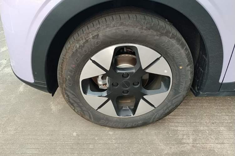 Used Geely Galaxy Geome 2026 Model 410km Exploration Edition Left Front Wheel Hub