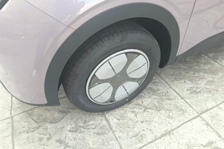 Used Geely Galaxy Geome 2026 Model 310km Youth Edition Left Front Wheel Hub