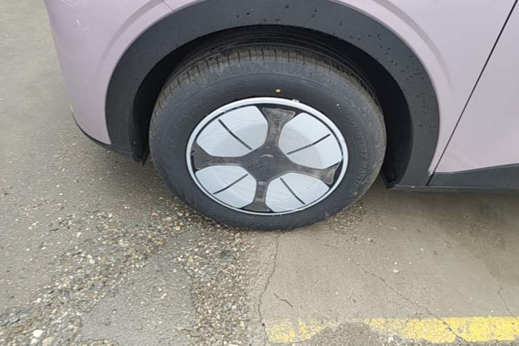 Used Geely Galaxy Geome 2026 Model 310km Youth Edition Left Front Wheel Hub