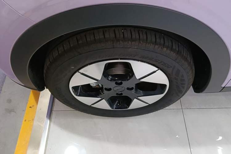 Used Geely Galaxy Geome 2026 Model 410km Exploration Edition Left Front Wheel Hub