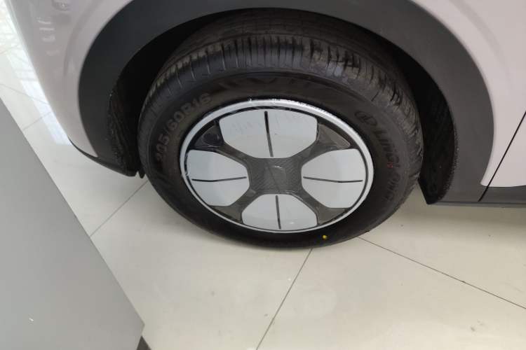 Used Geely Galaxy Geome 2026 Model 310km Youth Edition Left Front Wheel Hub