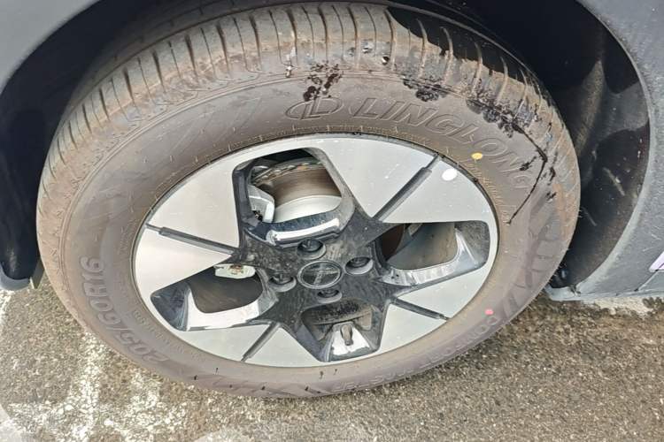 Used Geely Galaxy Geome 2026 Model 410km Exploration Edition Left Front Wheel Hub