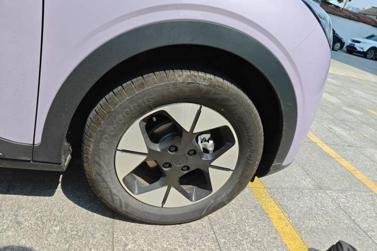 Used Geely Galaxy Geome 2026 Model 410km Freedom Edition Right Front Wheel Hub