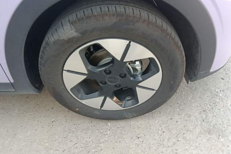 Used Geely Galaxy Geome 2026 Model 410km Exploration Edition Right Front Wheel Hub