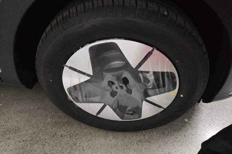 Used Geely Galaxy Geome 2026 Model 310km Dream Edition Right Front Wheel Hub