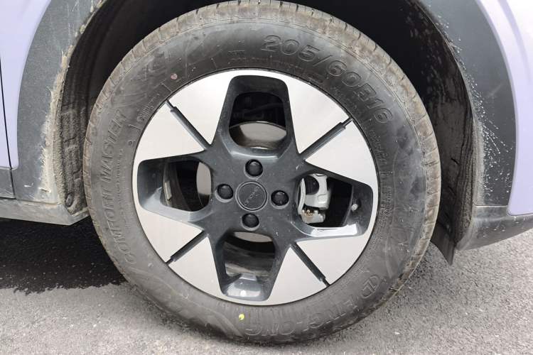 Used Geely Galaxy Geome 2026 Model 410km Exploration Edition Right Front Wheel Hub