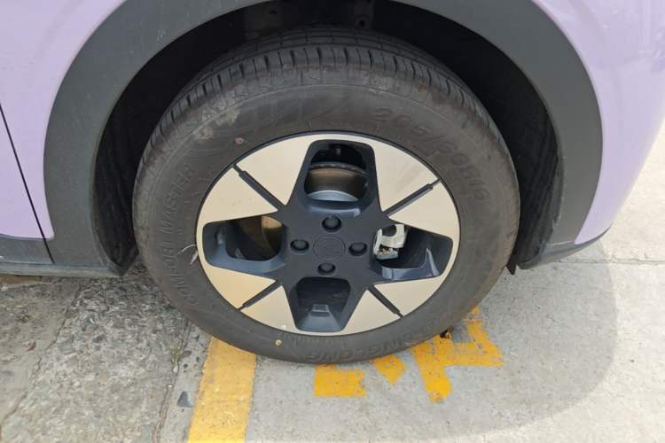 Used Geely Galaxy Geome 2026 Model 410km Exploration Edition Right Front Wheel Hub