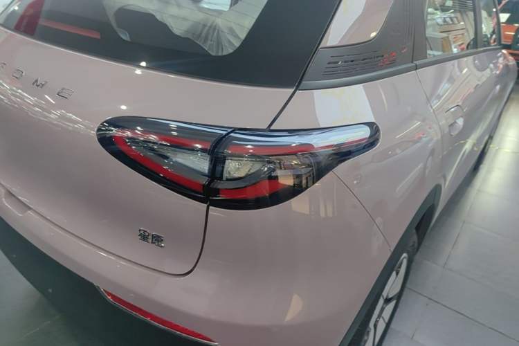 Used Geely Galaxy Geome 2026 Model 410km Freedom Edition Right Rear Taillight