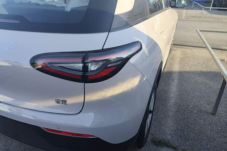 Used Geely Galaxy Geome 2026 Model 310km Youth Edition Right Rear Taillight