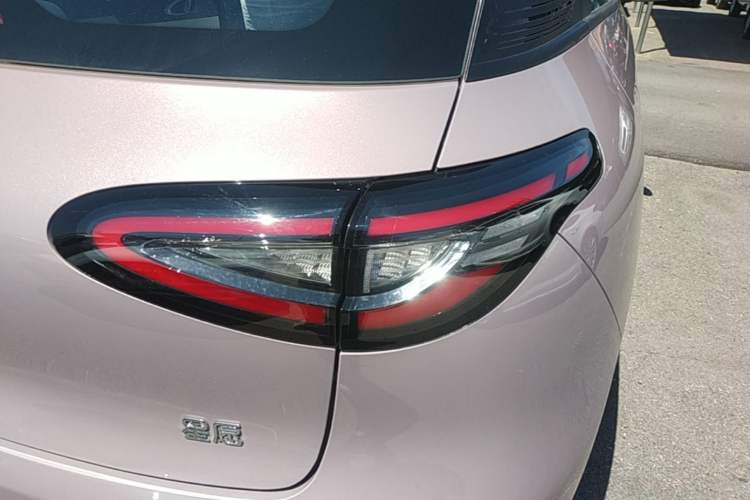 Used Geely Galaxy Geome 2026 Model 310km Youth Edition Right Rear Taillight