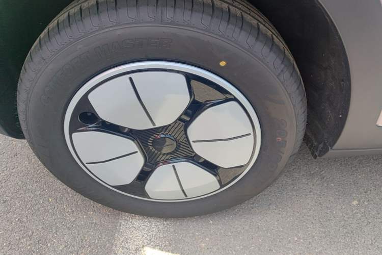 Used Geely Galaxy Geome 2026 Model 310km Youth Edition Right Rear Wheel Hub