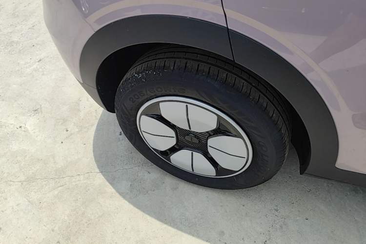 Used Geely Galaxy Geome 2026 Model 410km Carefree Edition Right Rear Wheel Hub