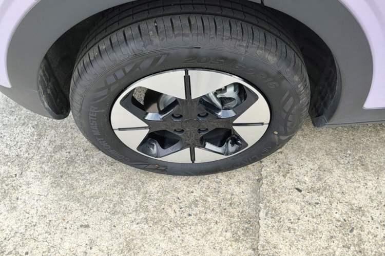 Used Geely Galaxy Geome 2026 Model 410km Exploration Edition Right Rear Wheel Hub