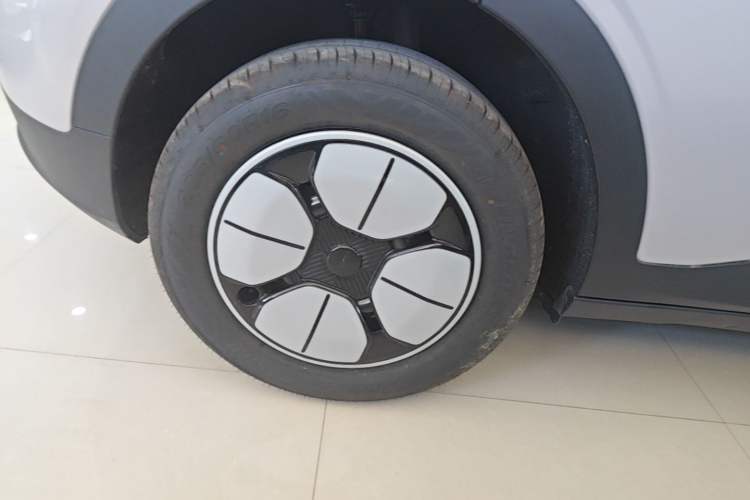 Used Geely Galaxy Geome 2026 Model 310km Youth Edition Right Rear Wheel Hub