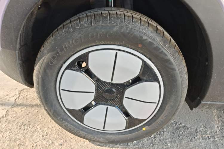 Used Geely Galaxy Geome 2026 Model 310km Youth Edition Right Rear Wheel Hub