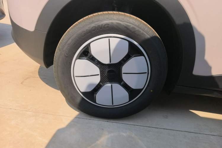 Used Geely Galaxy Geome 2026 Model 310km Youth Edition Right Rear Wheel Hub