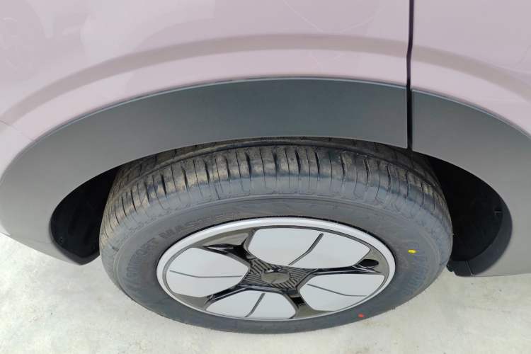 Used Geely Galaxy Geome 2026 Model 310km Youth Edition Right Rear Wheel Hub