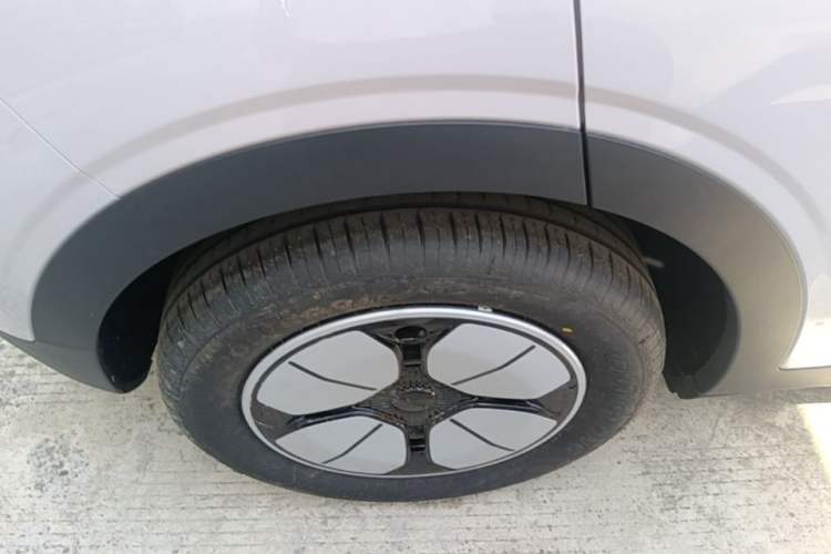 Used Geely Galaxy Geome 2026 Model 310km Youth Edition Right Rear Wheel Hub