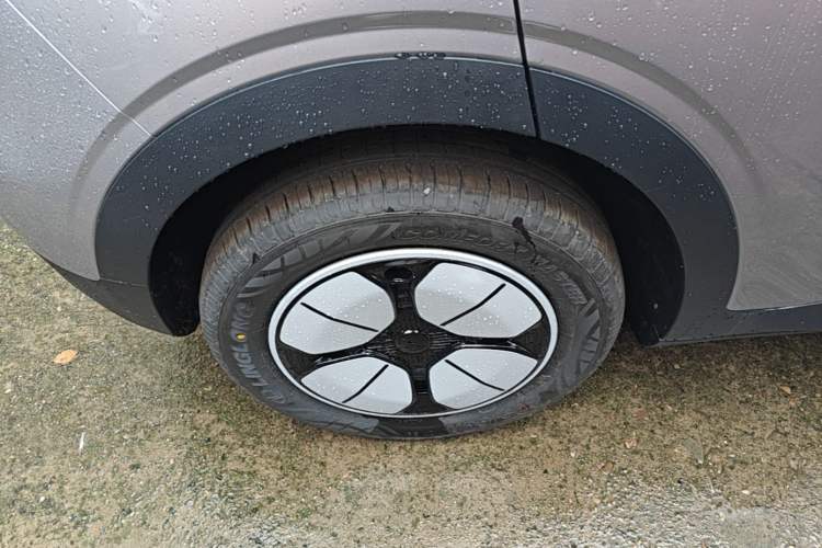Used Geely Galaxy Geome 2026 Model 310km Youth Edition Right Rear Wheel Hub
