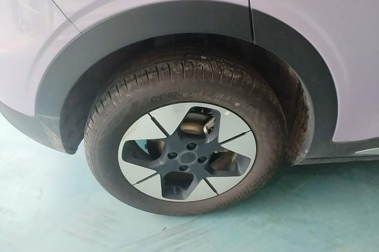 Used Geely Galaxy Geome 2026 Model 410km Exploration Edition Right Rear Wheel Hub