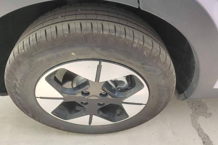 Used Geely Galaxy Geome 2026 Model 410km Exploration Edition Right Rear Wheel Hub