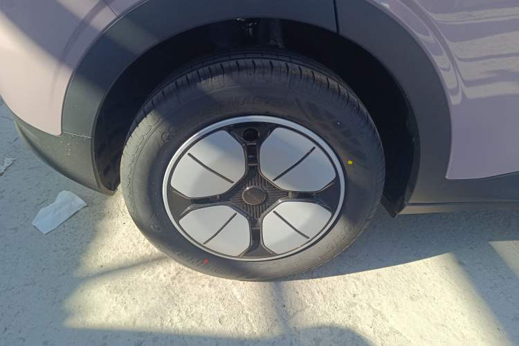 Used Geely Galaxy Geome 2026 Model 310km Youth Edition Right Rear Wheel Hub