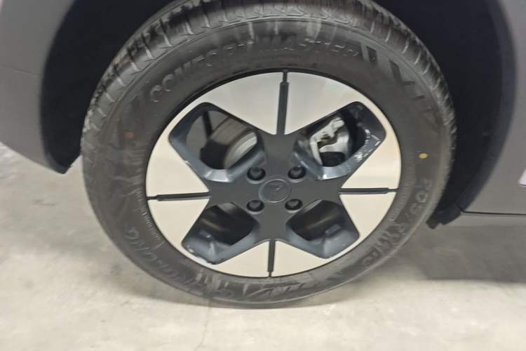 Used Geely Galaxy Geome 2026 Model 410km Exploration Edition Right Rear Wheel Hub